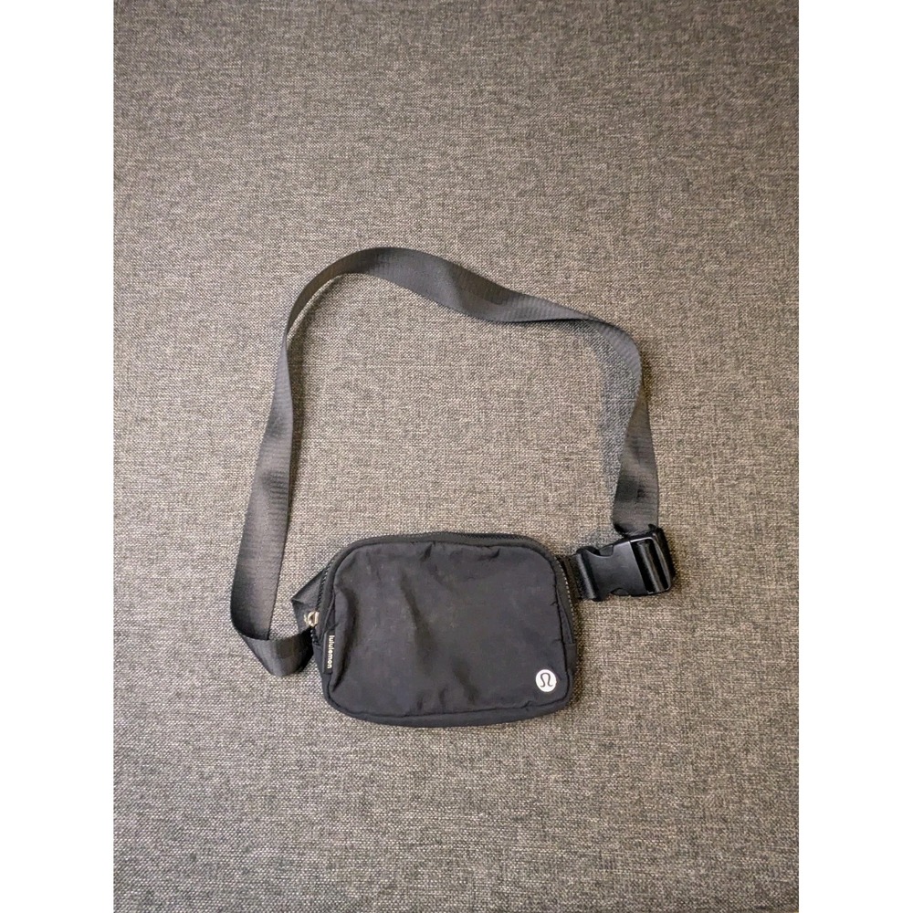Lululemon Everywhere Belt Bag Black Fanny Pack Crossbody Logo Adjustable Strap